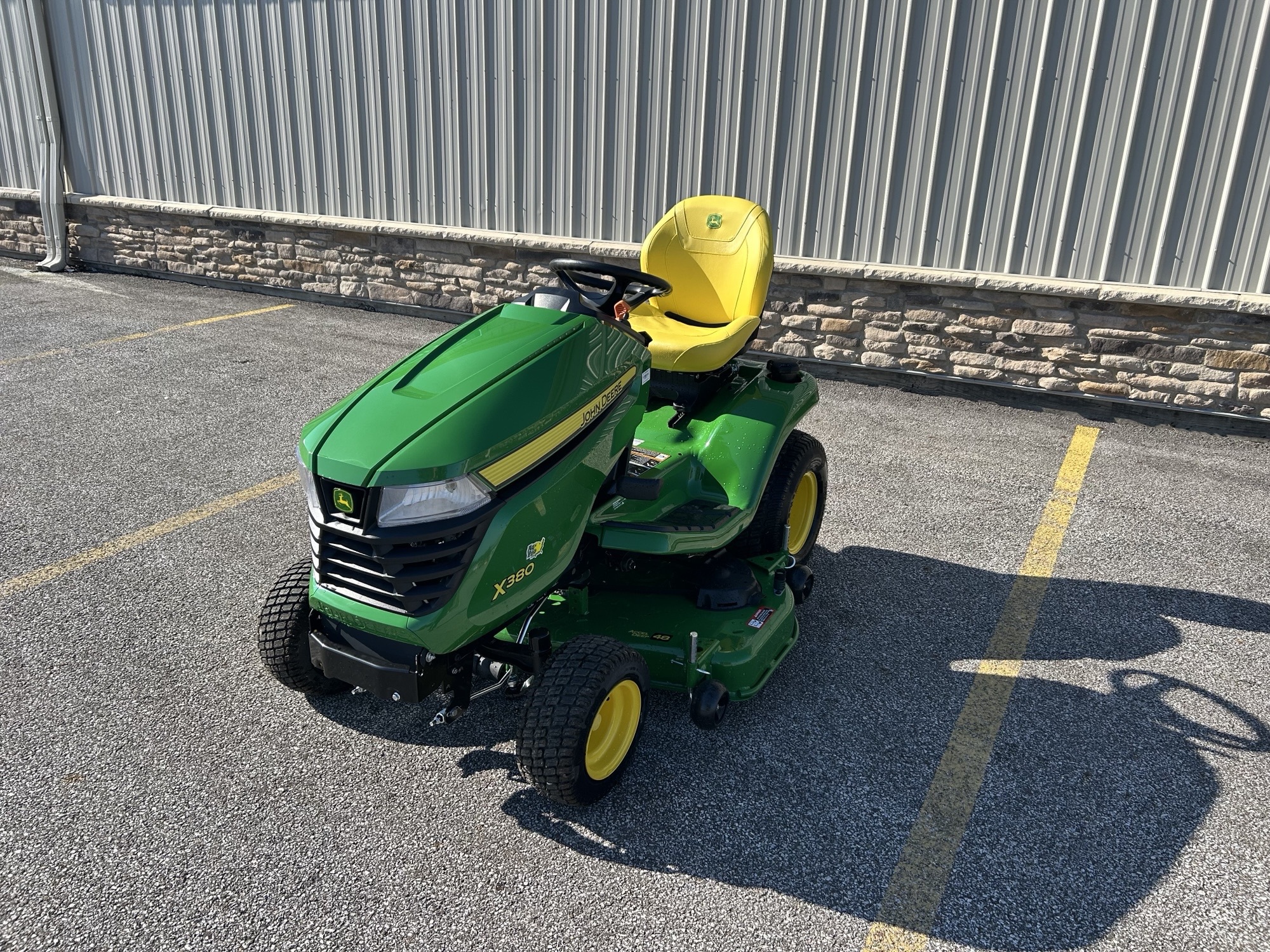 2025 John Deere X380 Image 3