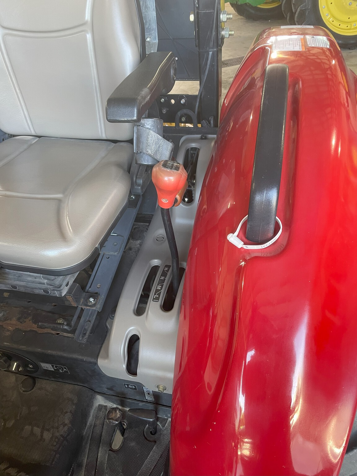 2014 Case IH Farmall 35C Image 4