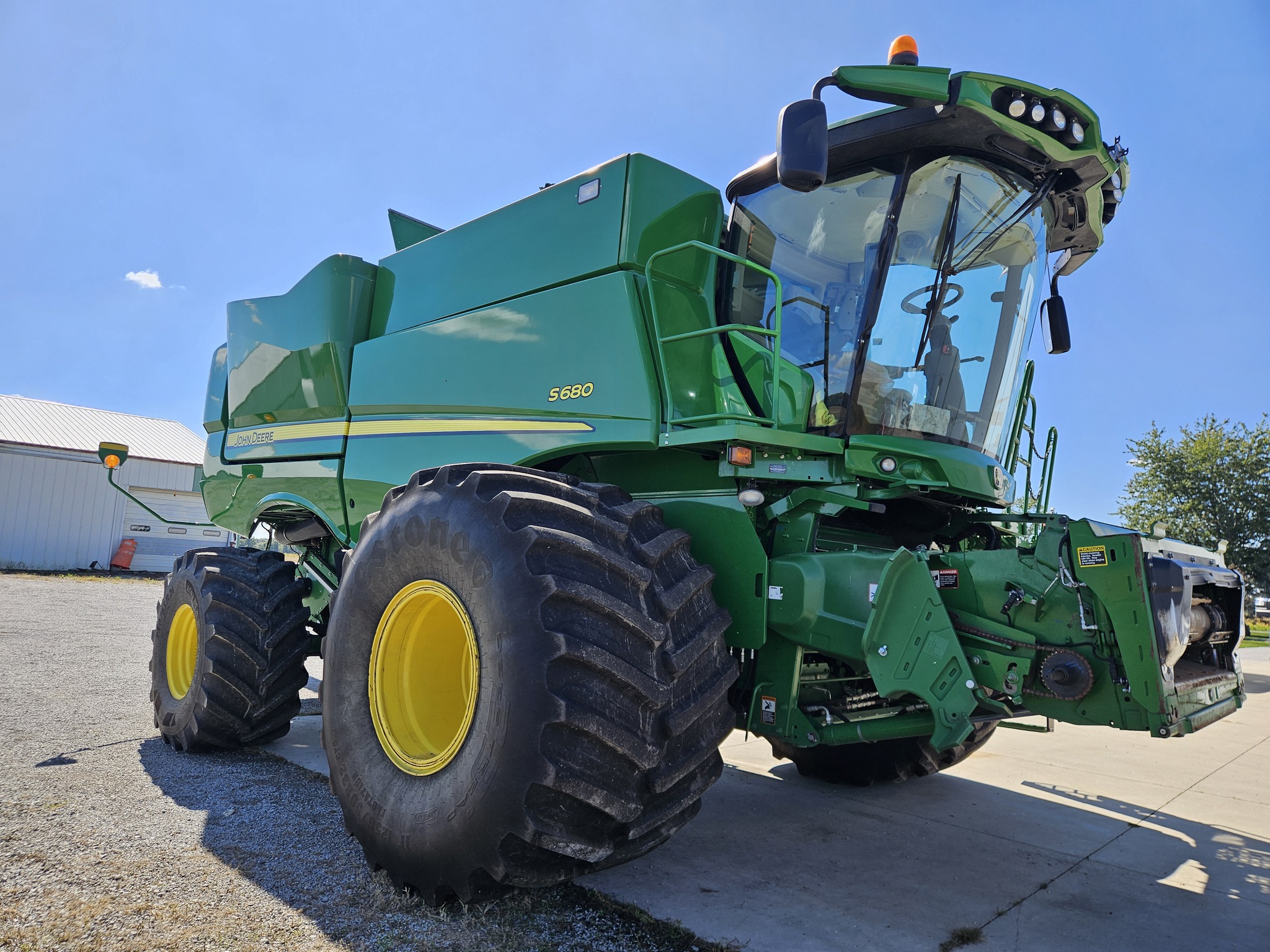 2017 John Deere S680 Image 3