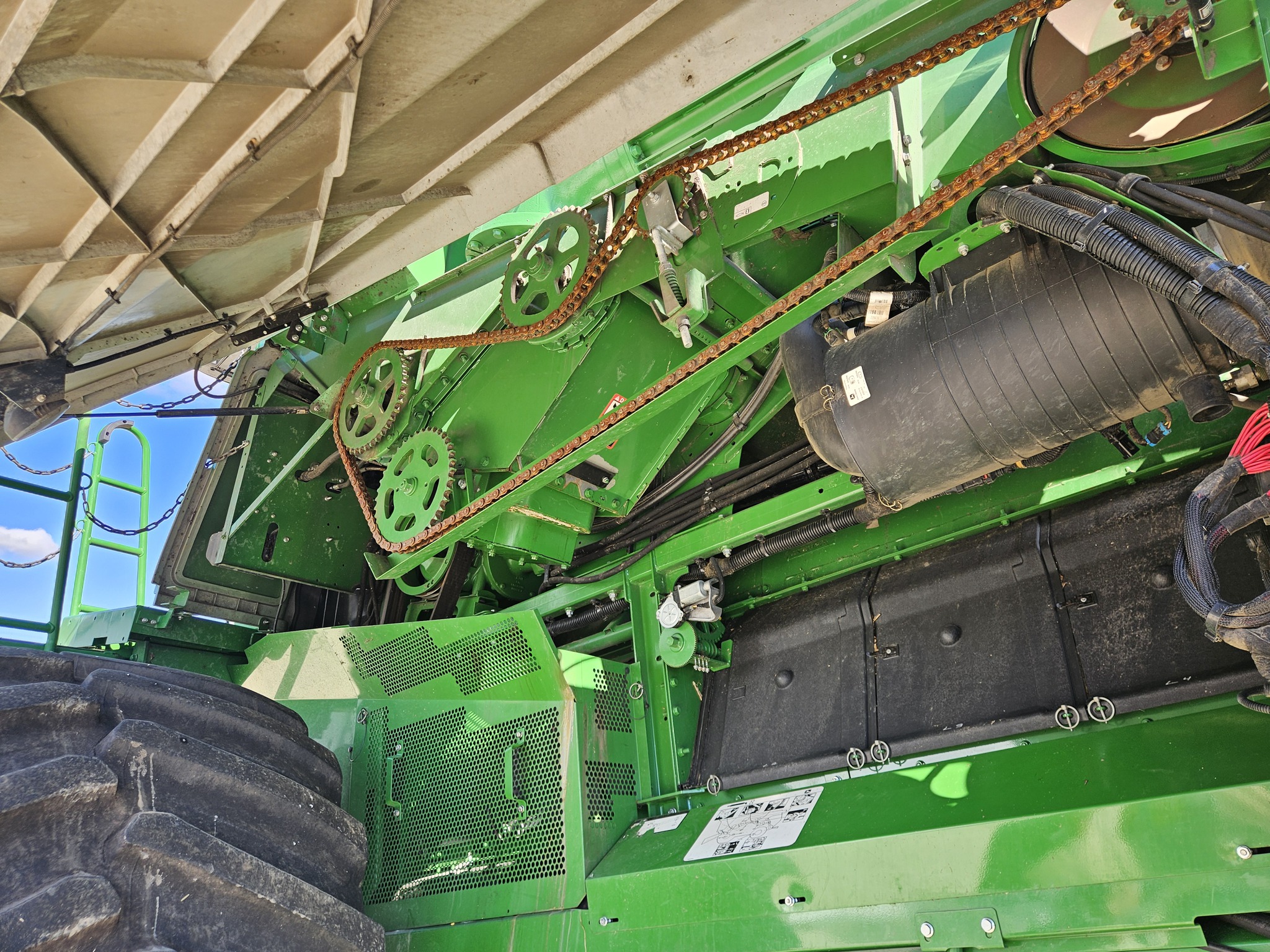 2017 John Deere S680 Image 20
