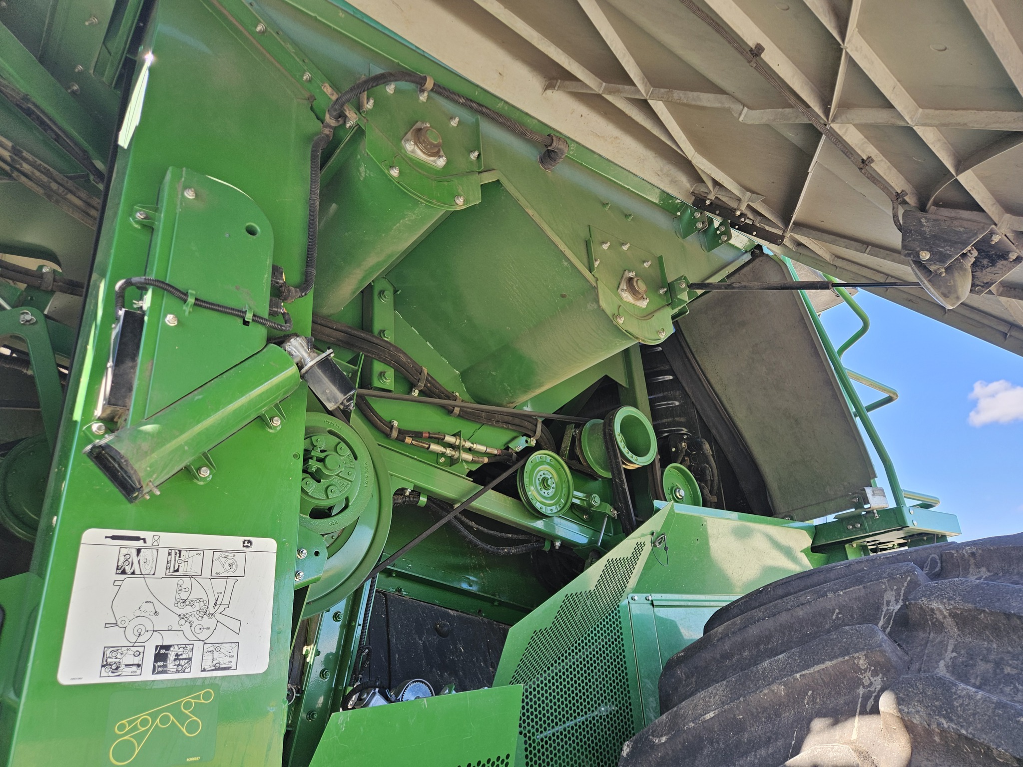 2017 John Deere S680 Image 11