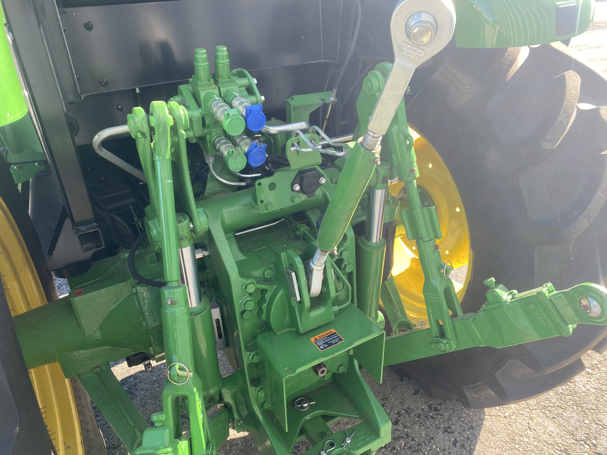 2023 John Deere 6120E Image 7