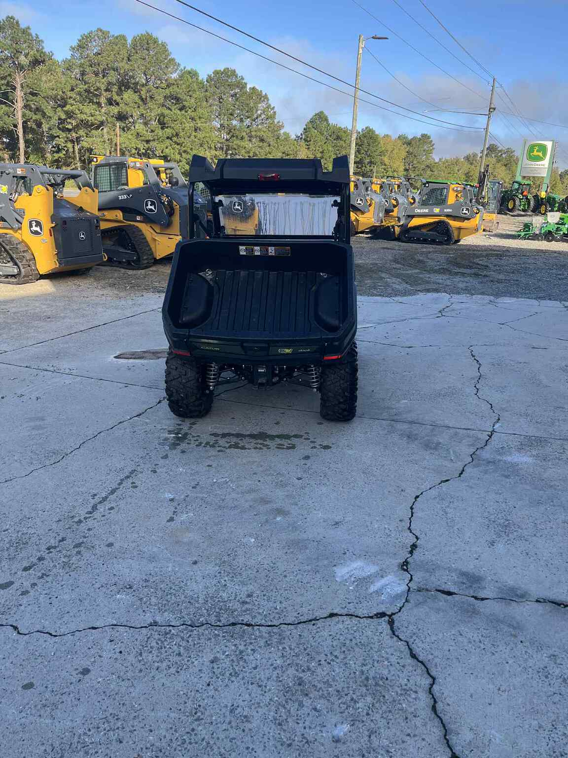 2025 John Deere XUV 590M Image 4