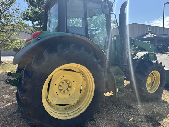 2012 John Deere 6125M Photo 6