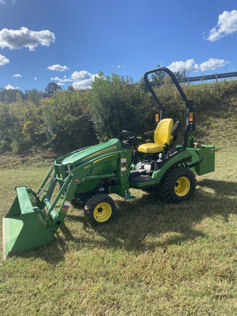 2019 John Deere 1025R Image 1