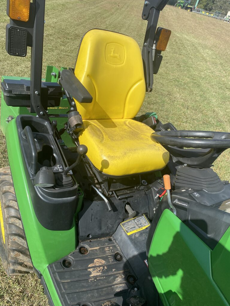2019 John Deere 1025R Image 5