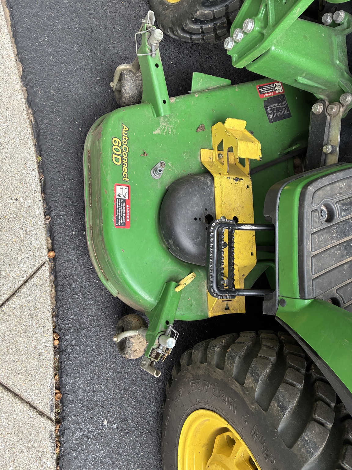 2019 John Deere 2025R Image 8