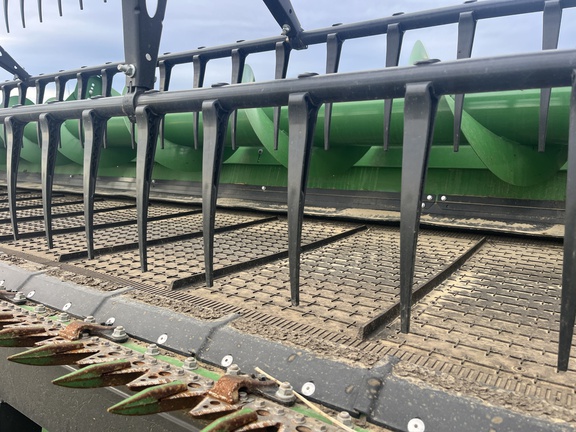 Used 2025 John Deere HDR 50 Combine Platforms at Horizon Ag & Turf in High Prairie, AB - Photo6