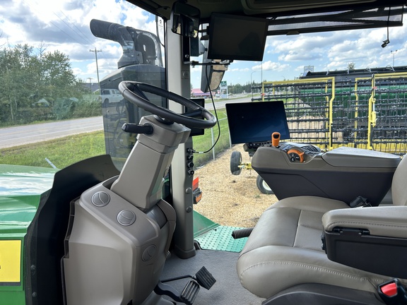 Used 2025 John Deere 9RX 640 Track Tractors at Horizon Ag & Turf in High Prairie, AB - Photo10
