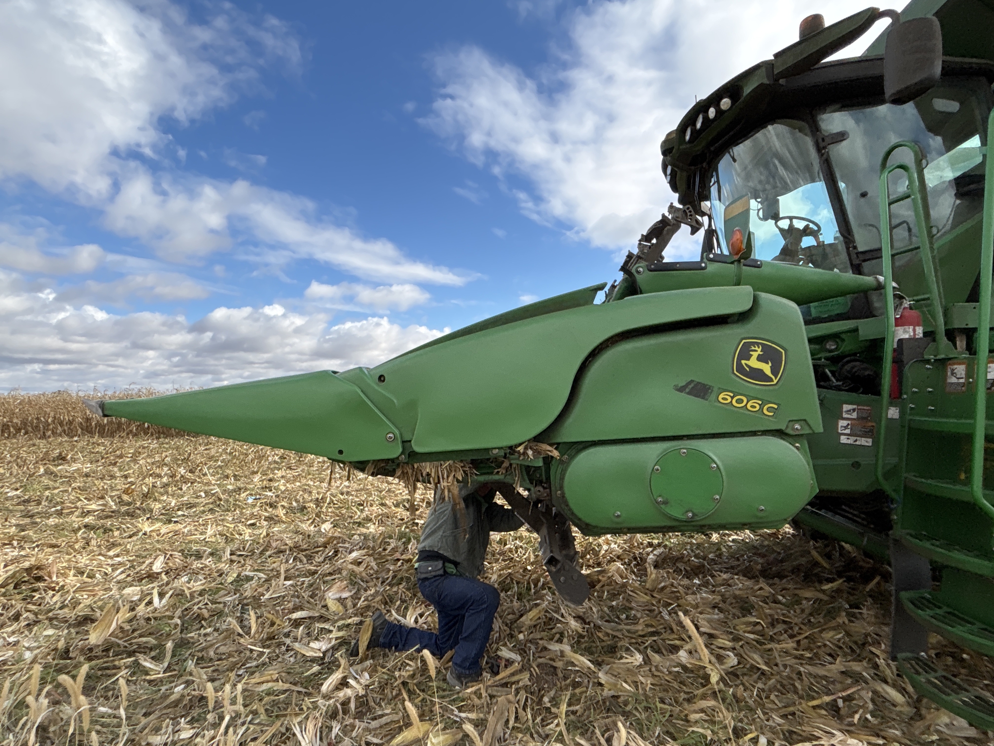 Used 2009 John Deere 606C Corn and Row Crop headers at Koenig Equipment in Anna, OH - PhotoXL0