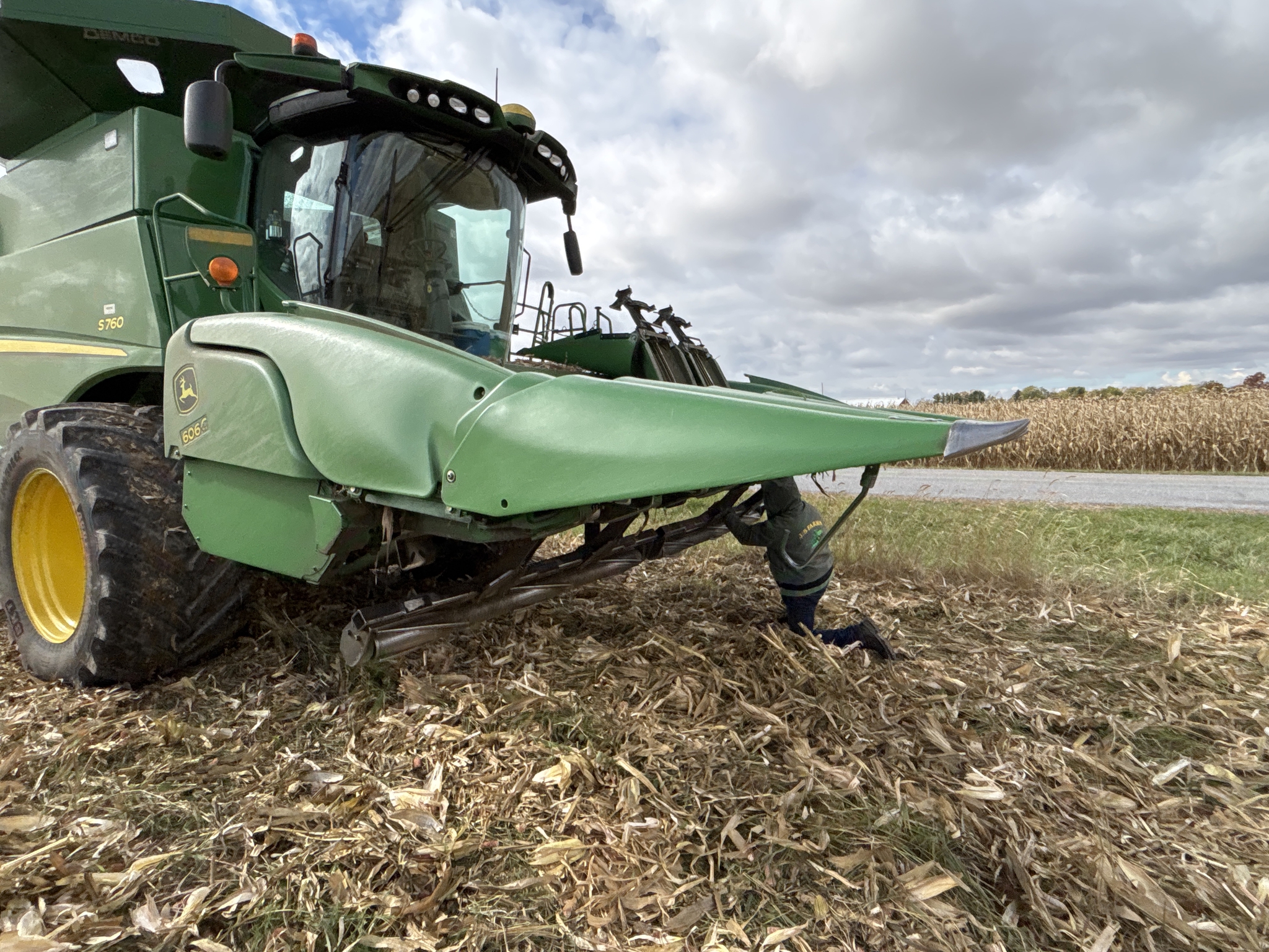 Used 2009 John Deere 606C Corn and Row Crop headers at Koenig Equipment in Anna, OH - PhotoXL2