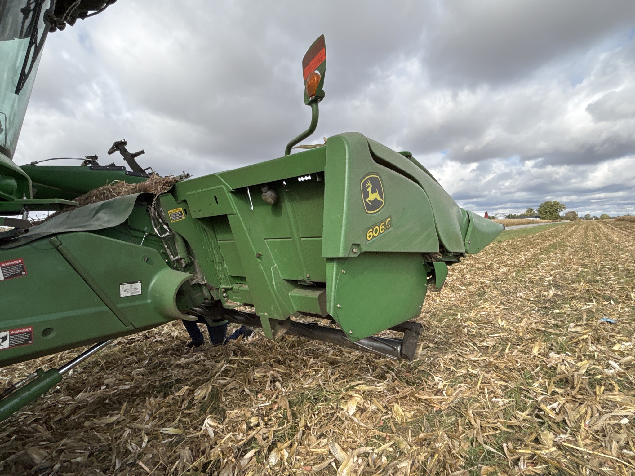 Used 2009 John Deere 606C Corn and Row Crop headers at Koenig Equipment in Anna, OH - PhotoXL3