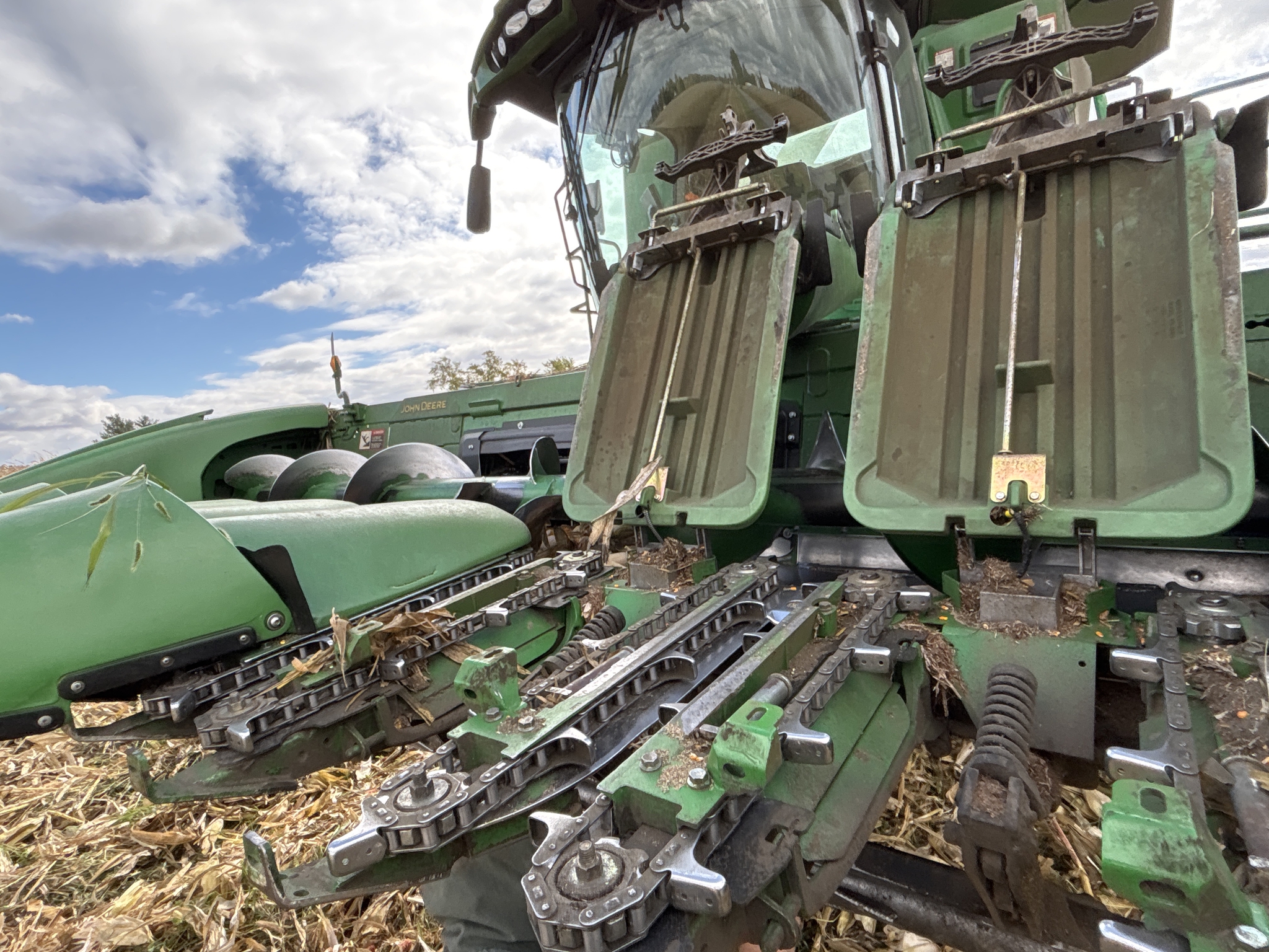 Used 2009 John Deere 606C Corn and Row Crop headers at Koenig Equipment in Anna, OH - PhotoXL4