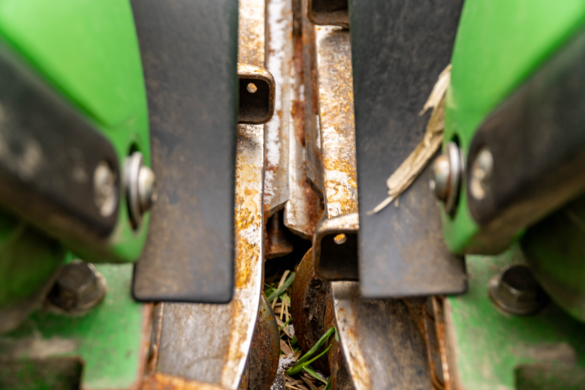 Used 2009 John Deere 606C Corn and Row Crop headers at Koenig Equipment in Anna, OH - PhotoXL12