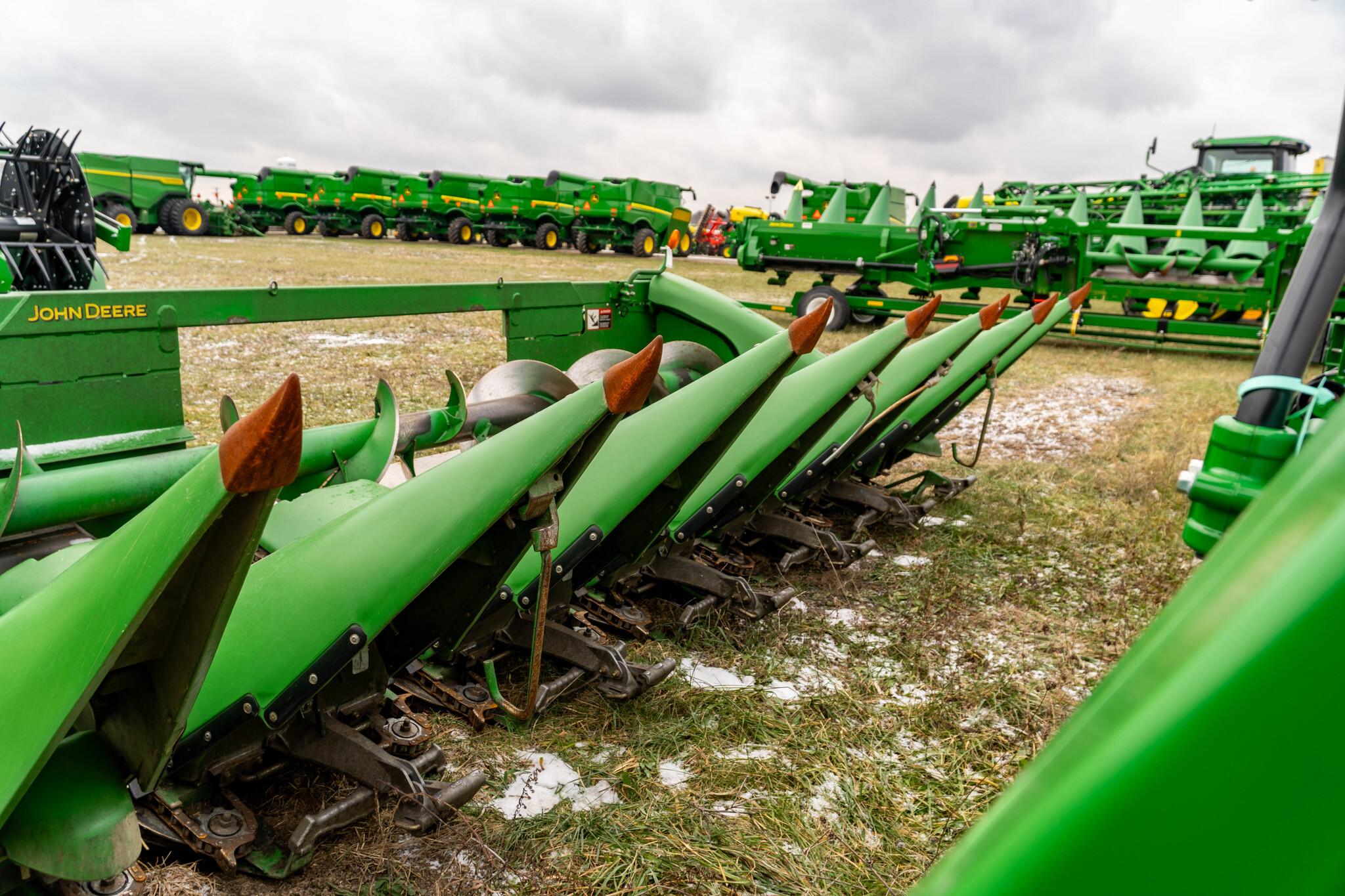 Used 2009 John Deere 606C Corn and Row Crop headers at Koenig Equipment in Anna, OH - PhotoXL5