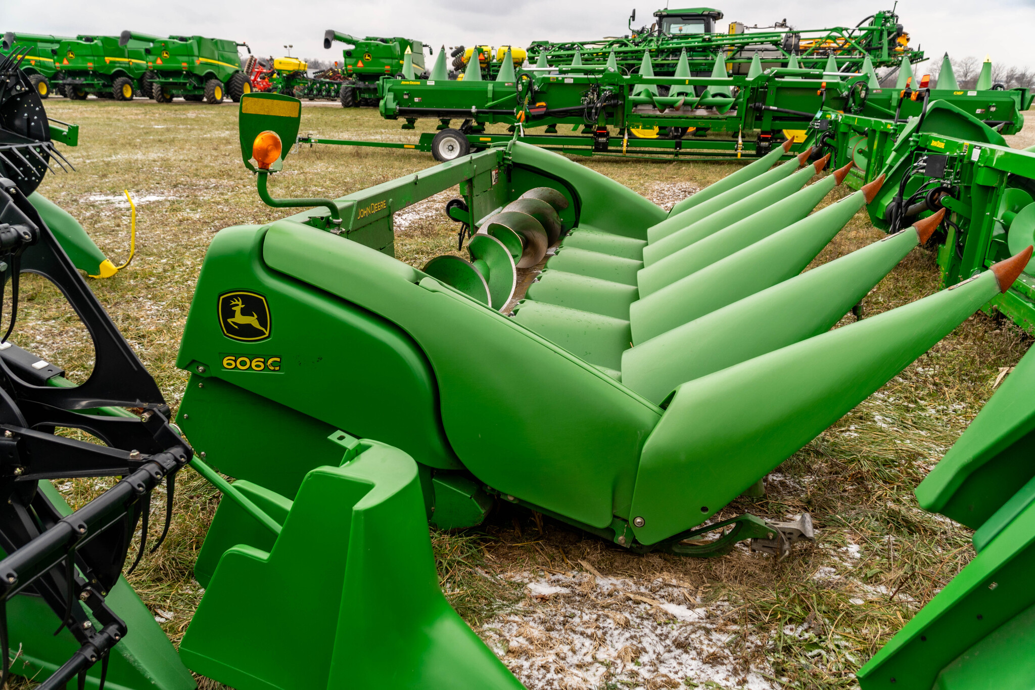 Used 2009 John Deere 606C Corn and Row Crop headers at Koenig Equipment in Anna, OH - PhotoXL4