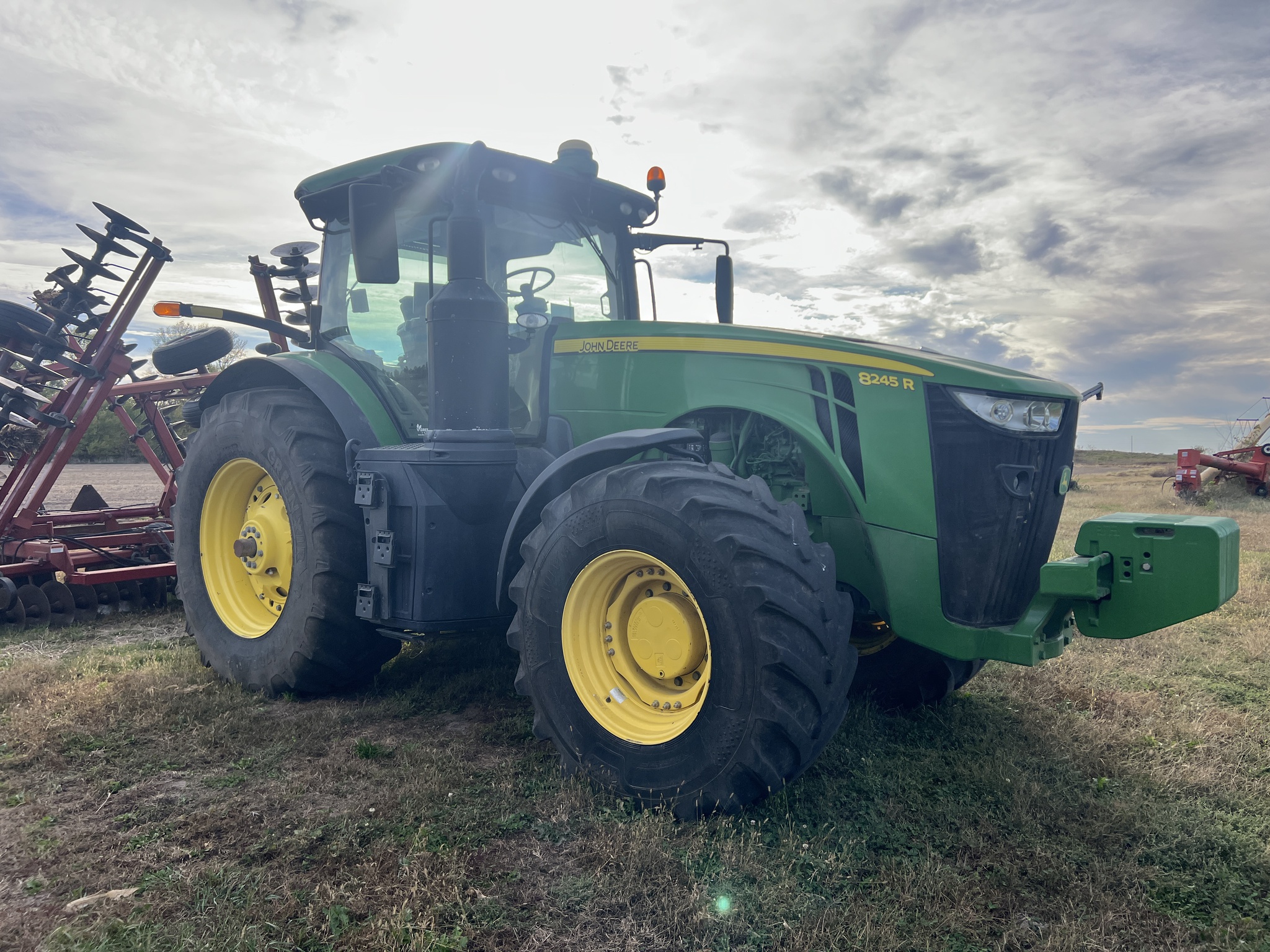 2018 John Deere 8245R Image 2