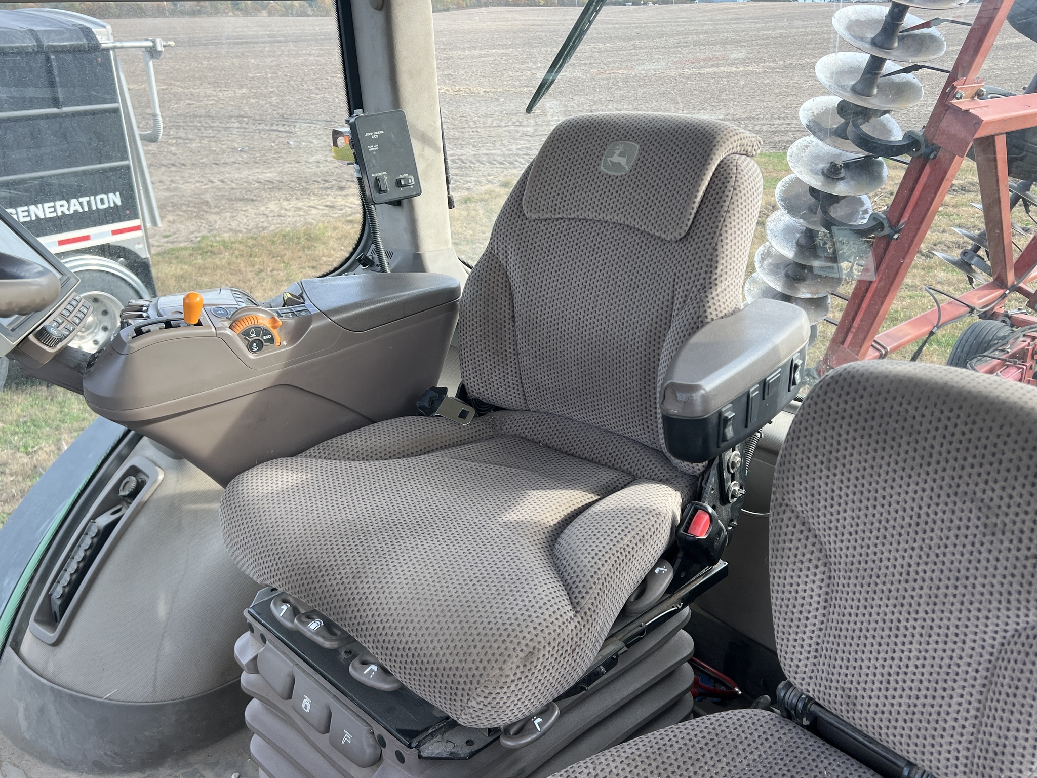 2018 John Deere 8245R Image 5