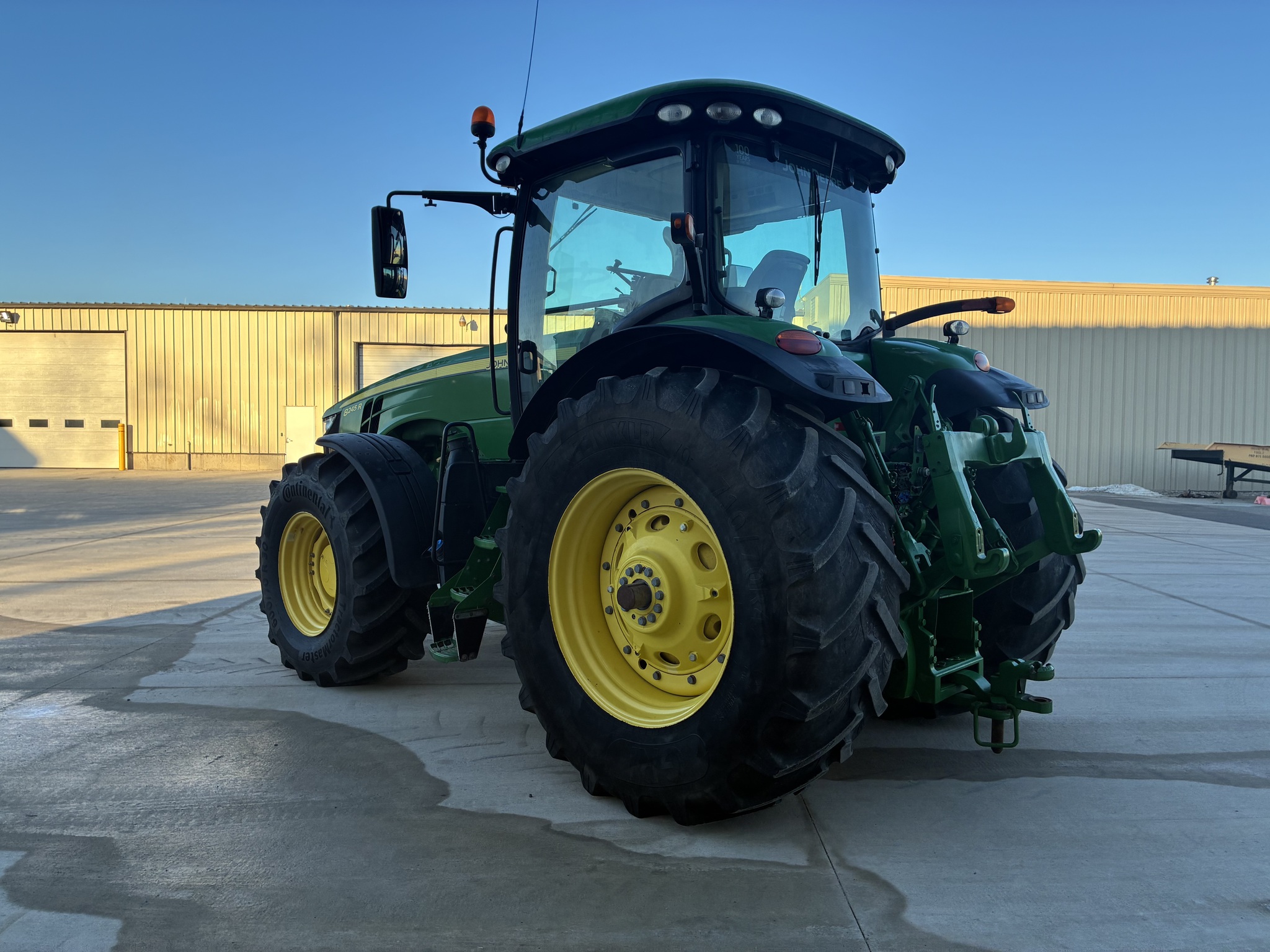 2018 John Deere 8245R Image 8
