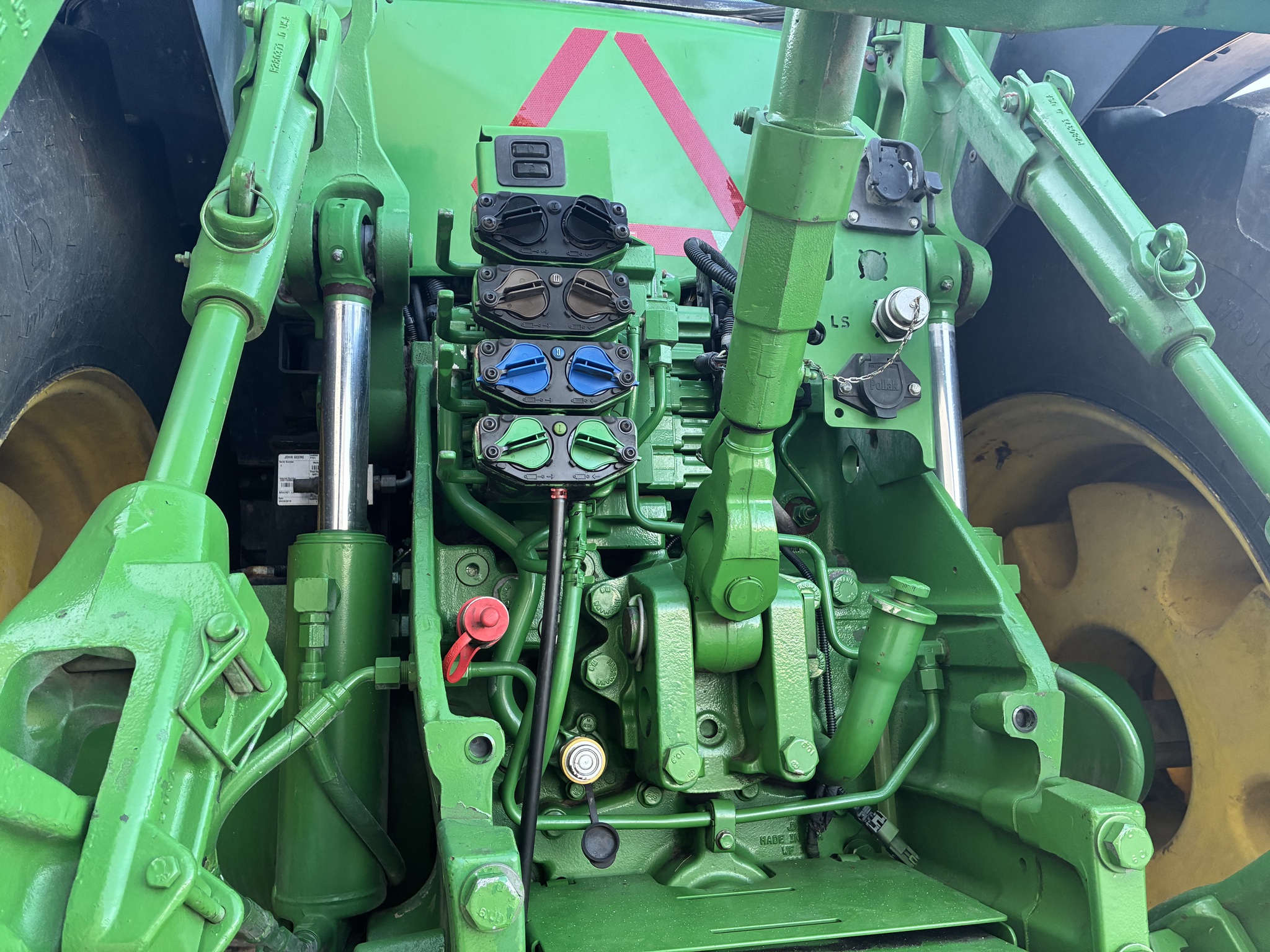 2018 John Deere 8245R Image 9