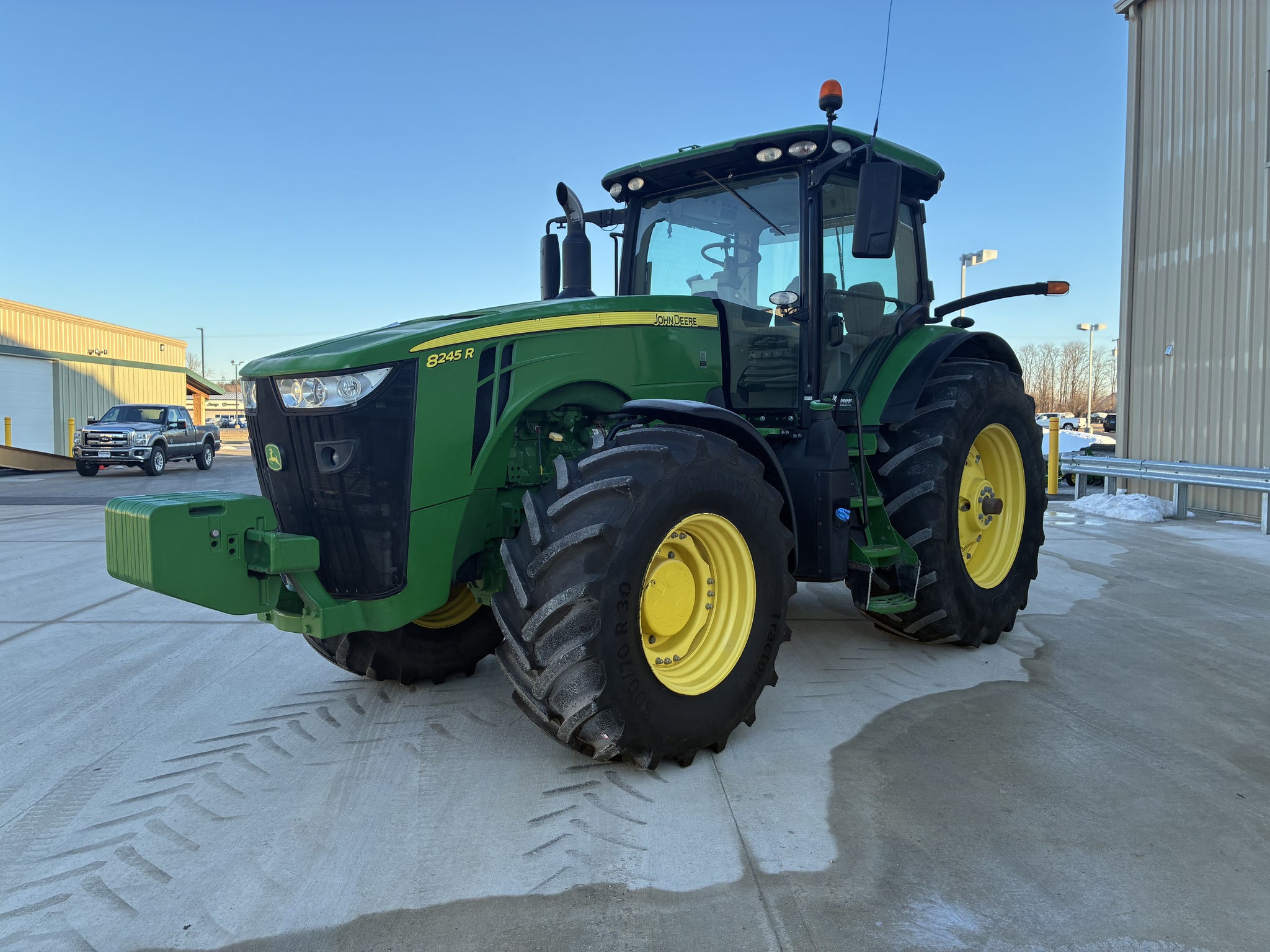 2018 John Deere 8245R Image 3