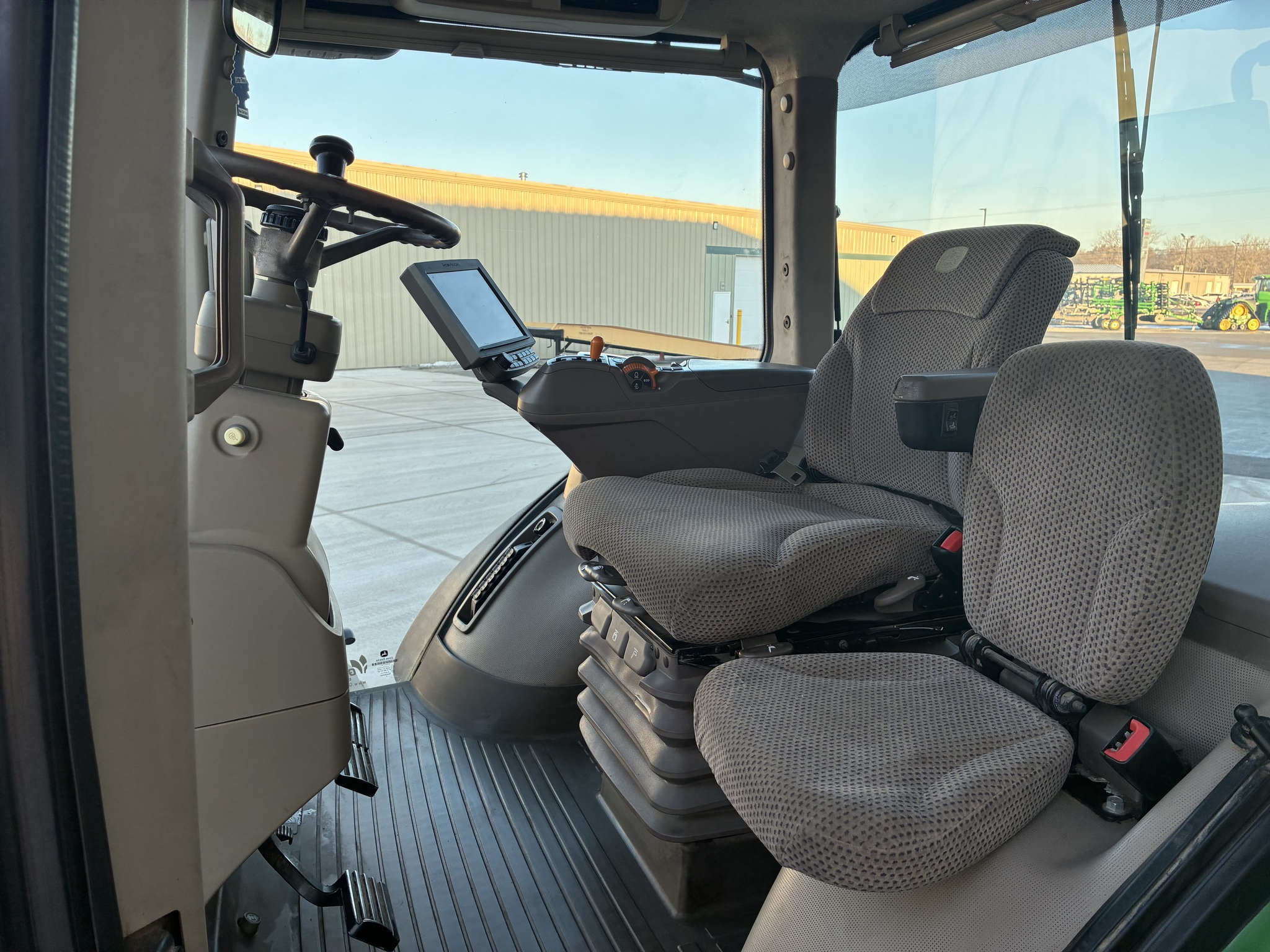 2018 John Deere 8245R Image 10