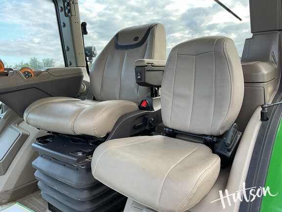 Photo of 2023 John Deere 8R 410