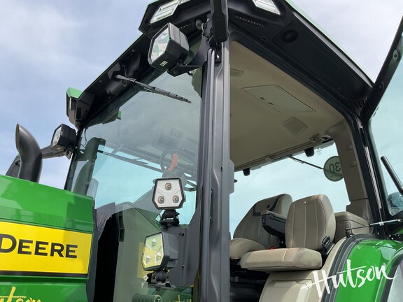 Photo of 2023 John Deere 8R 410