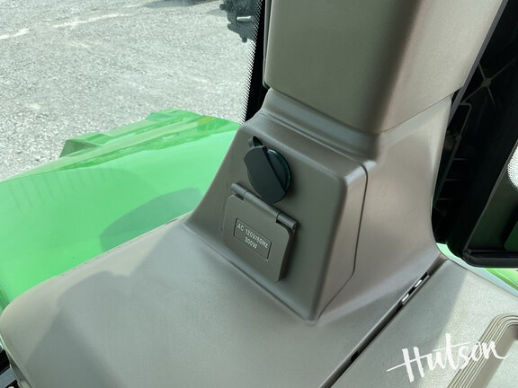 Photo of 2023 John Deere 8R 410