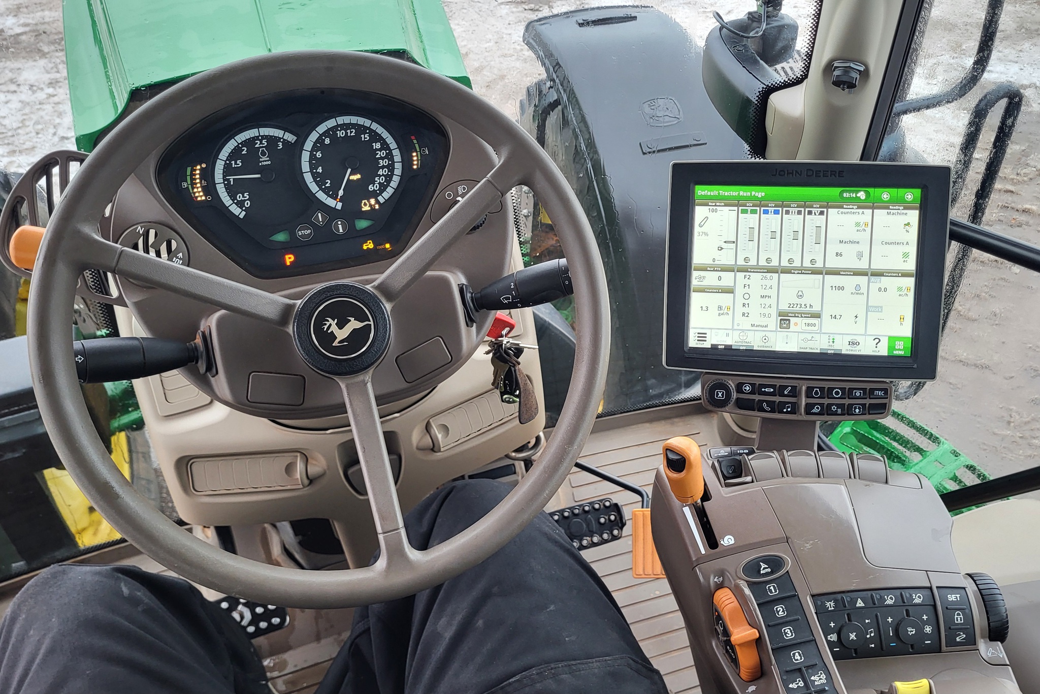 2019 John Deere 6215R Image 11