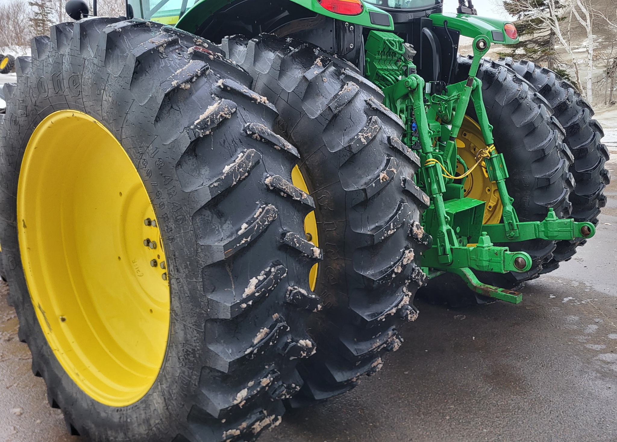 2019 John Deere 6215R Image 7