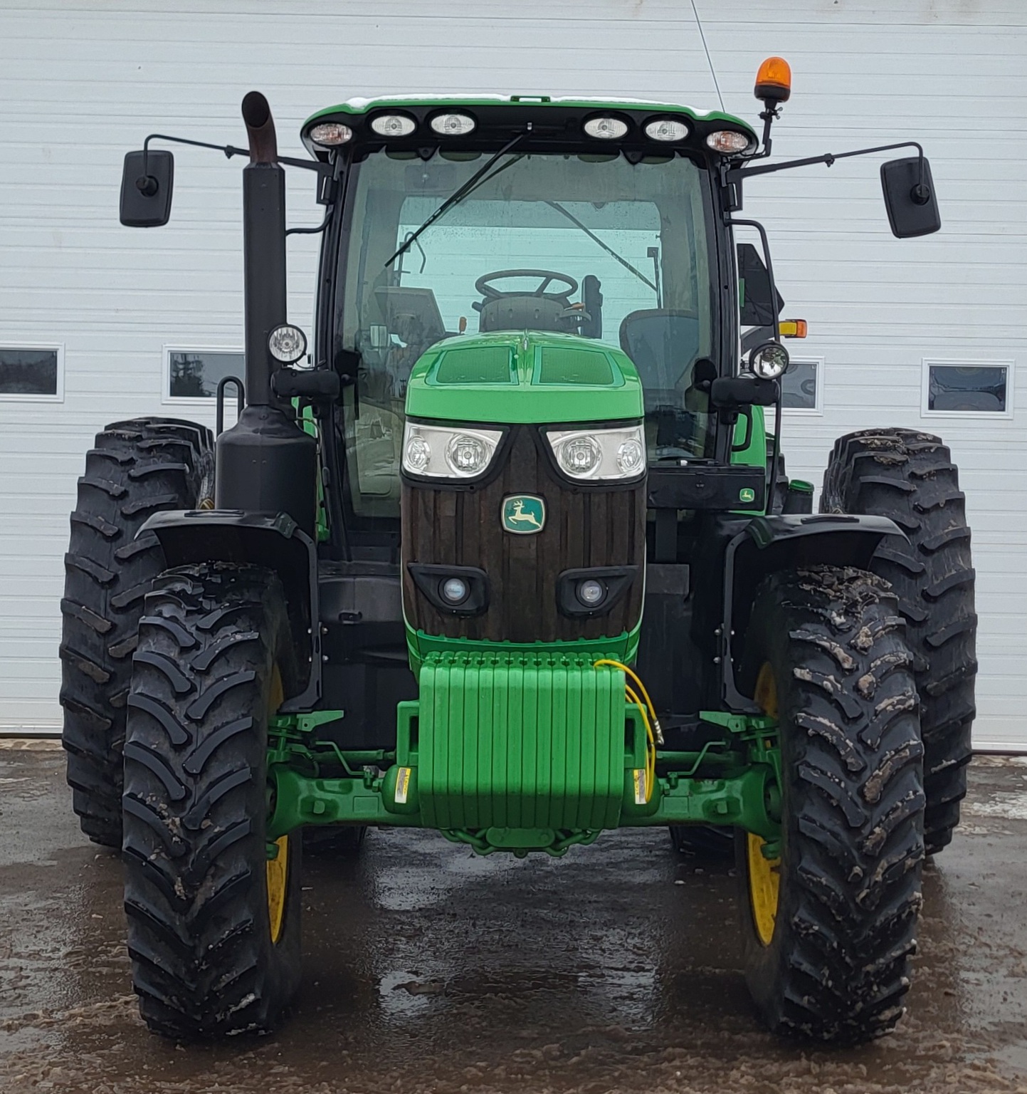 2019 John Deere 6215R Image 4