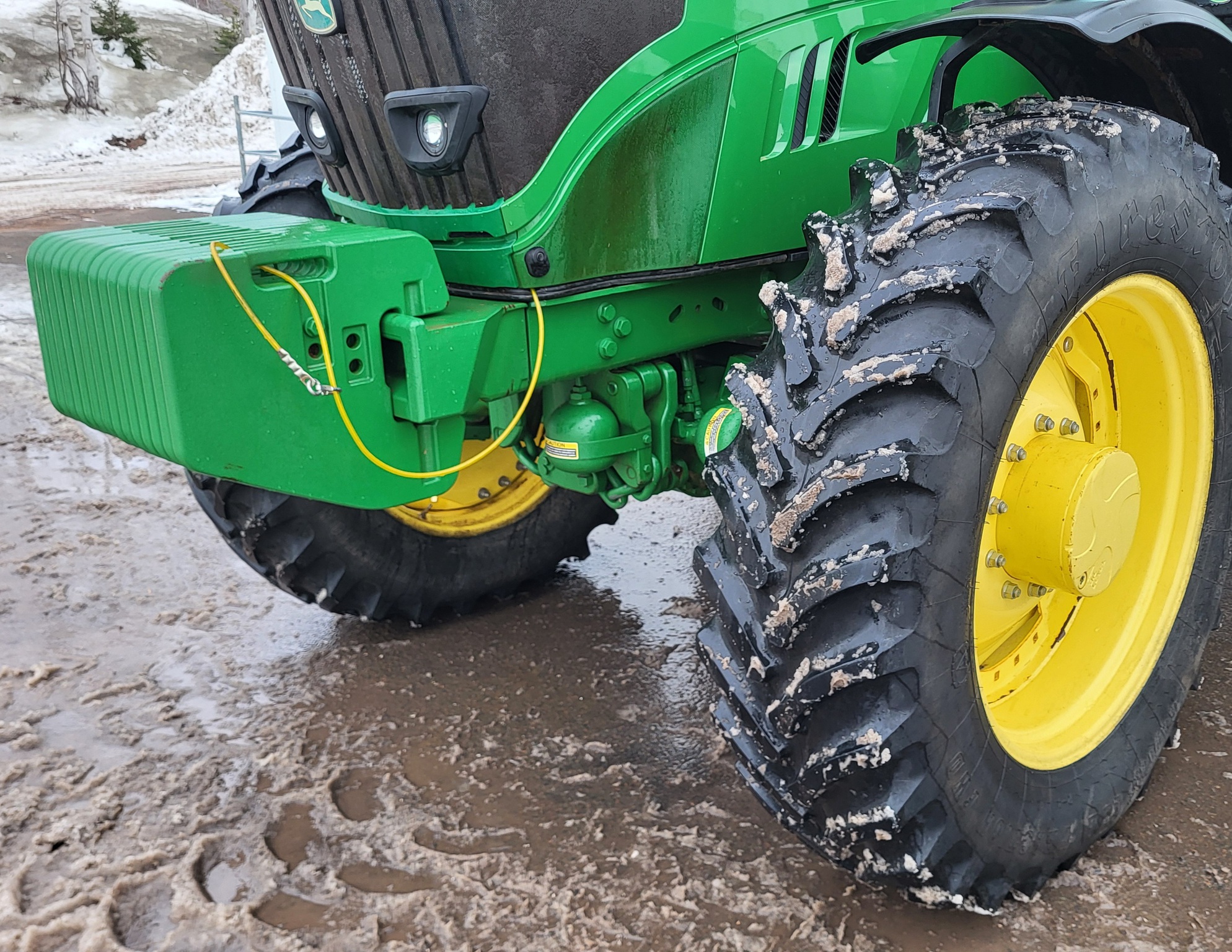 2019 John Deere 6215R Image 10