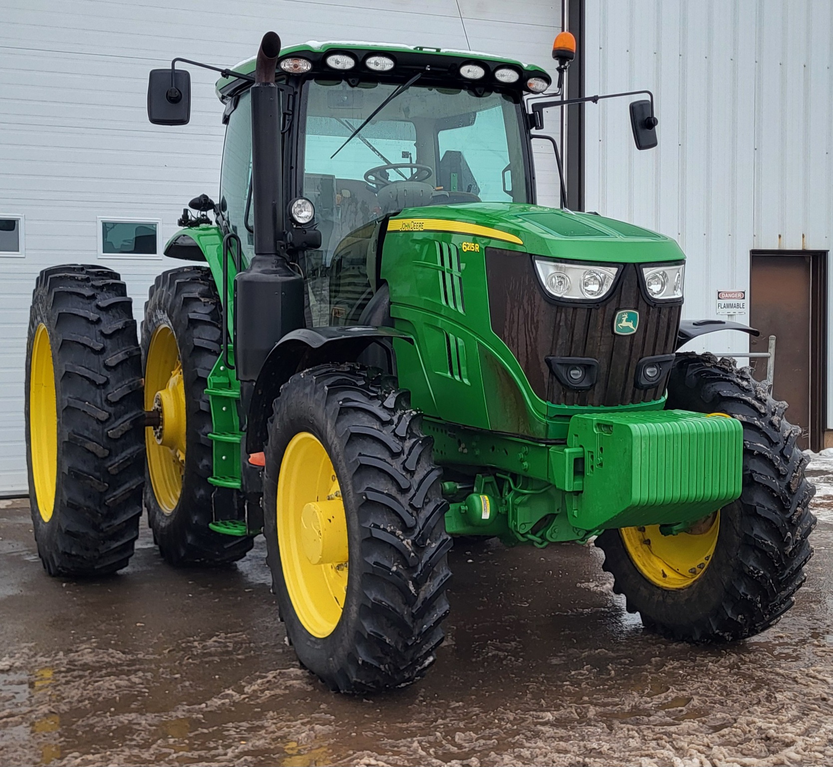 2019 John Deere 6215R Image 6