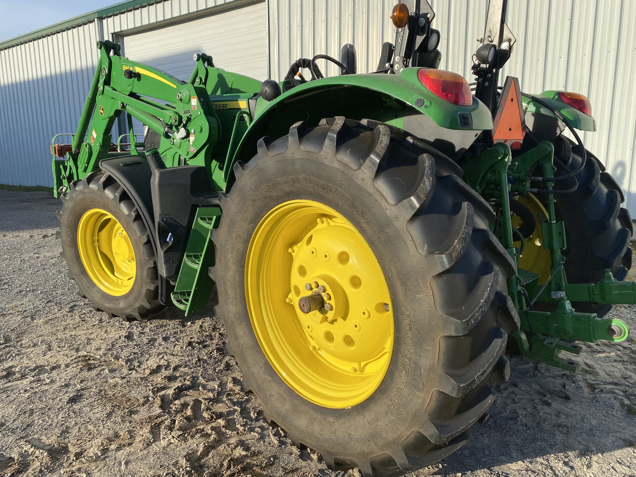 2017 John Deere 6130M Image 9