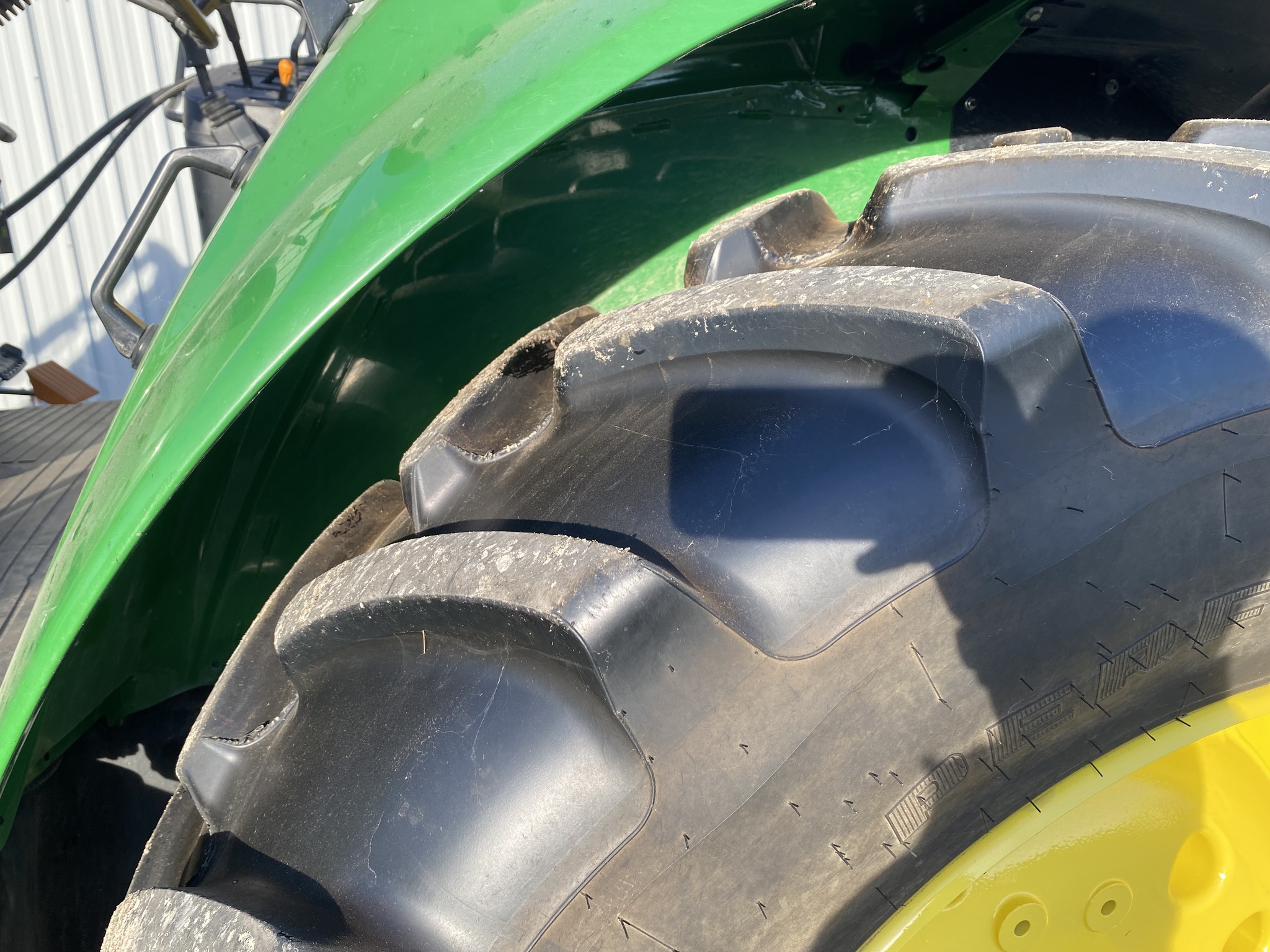 2017 John Deere 6130M Image 11