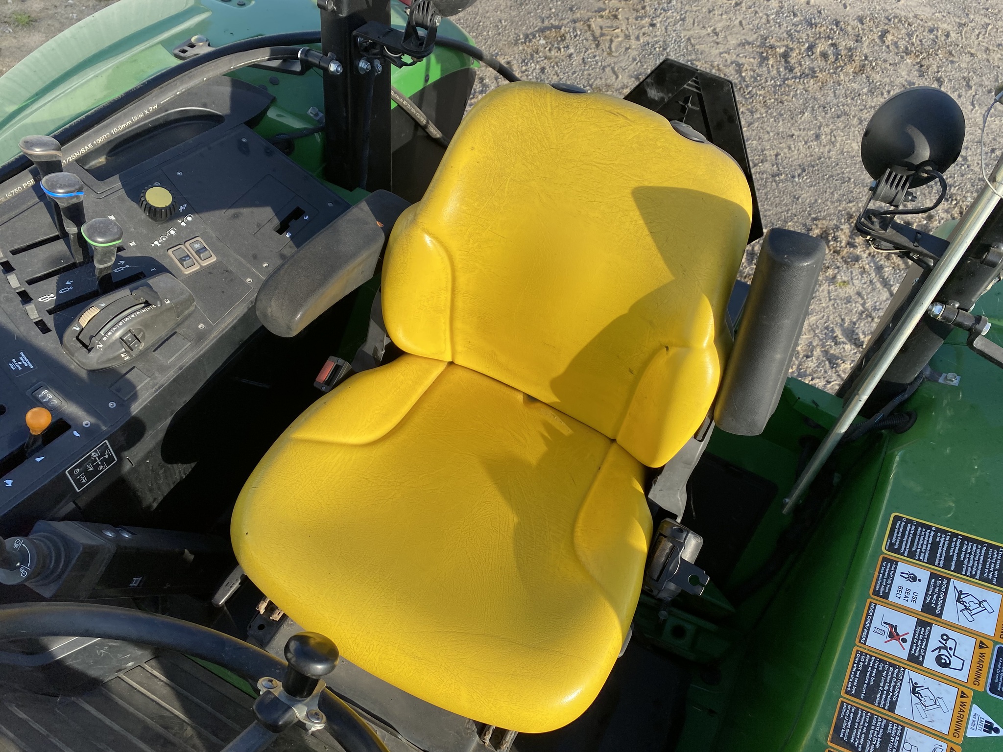 2017 John Deere 6130M Image 12