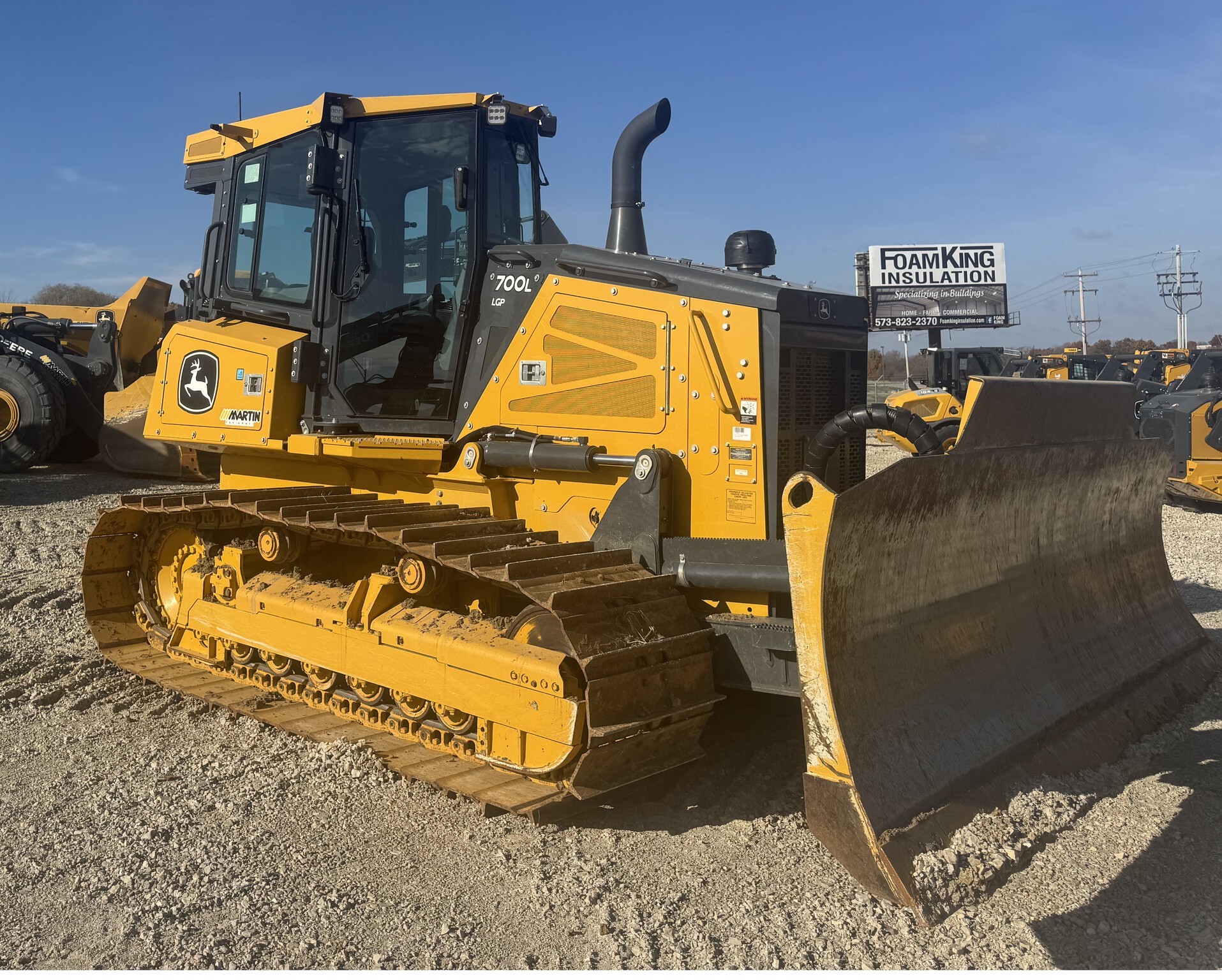 2023 John Deere 700L Image 3