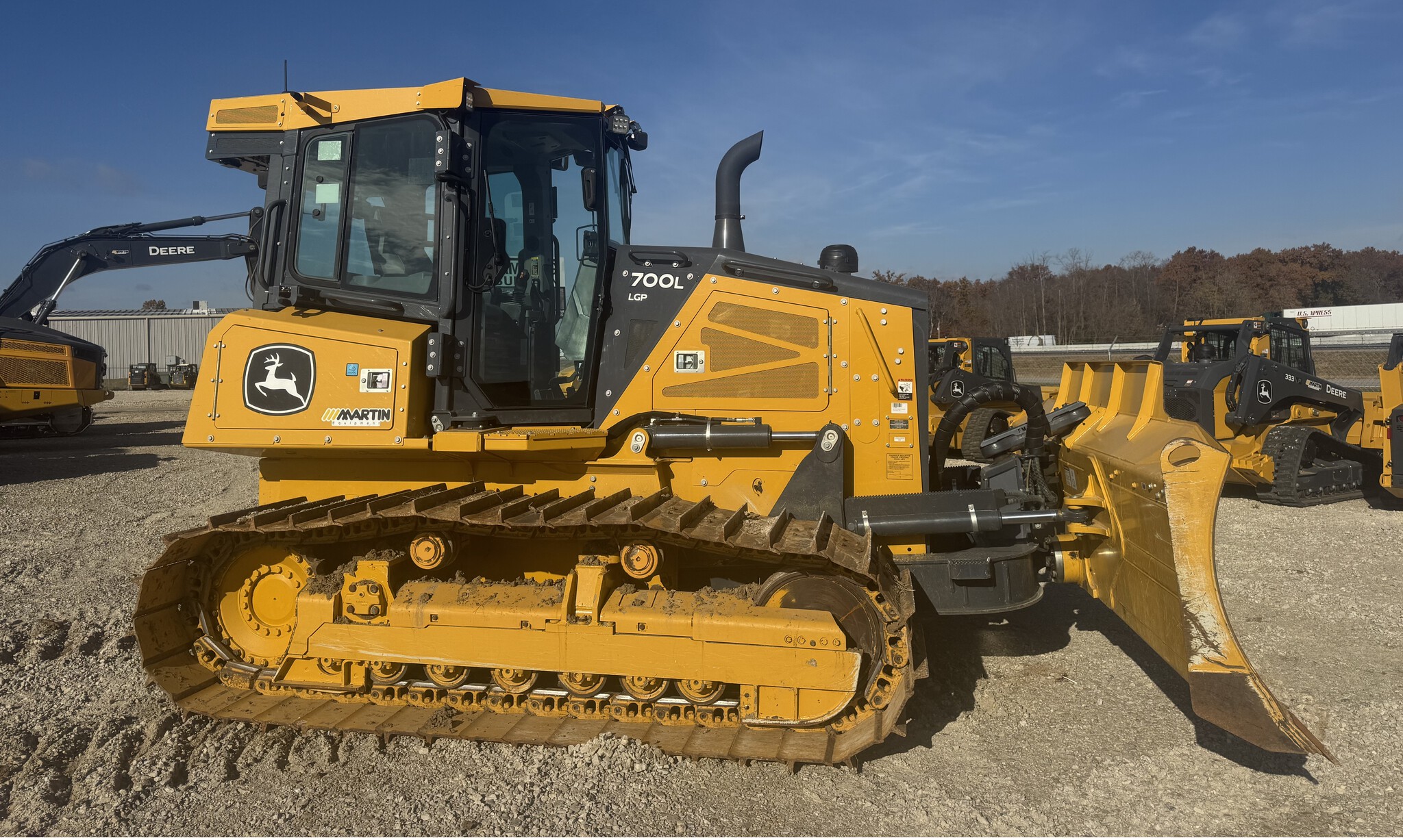 2023 John Deere 700L Image 2