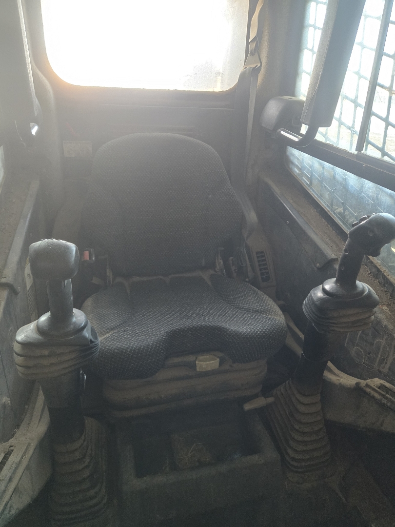 2011 John Deere 328D Image 5