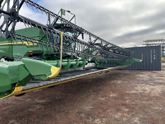 Used 2025 John Deere HDR 35 Combine Platforms at Horizon Ag & Turf in Lloydminster, AB - Photo2