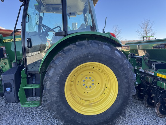 2022 John Deere 5125M