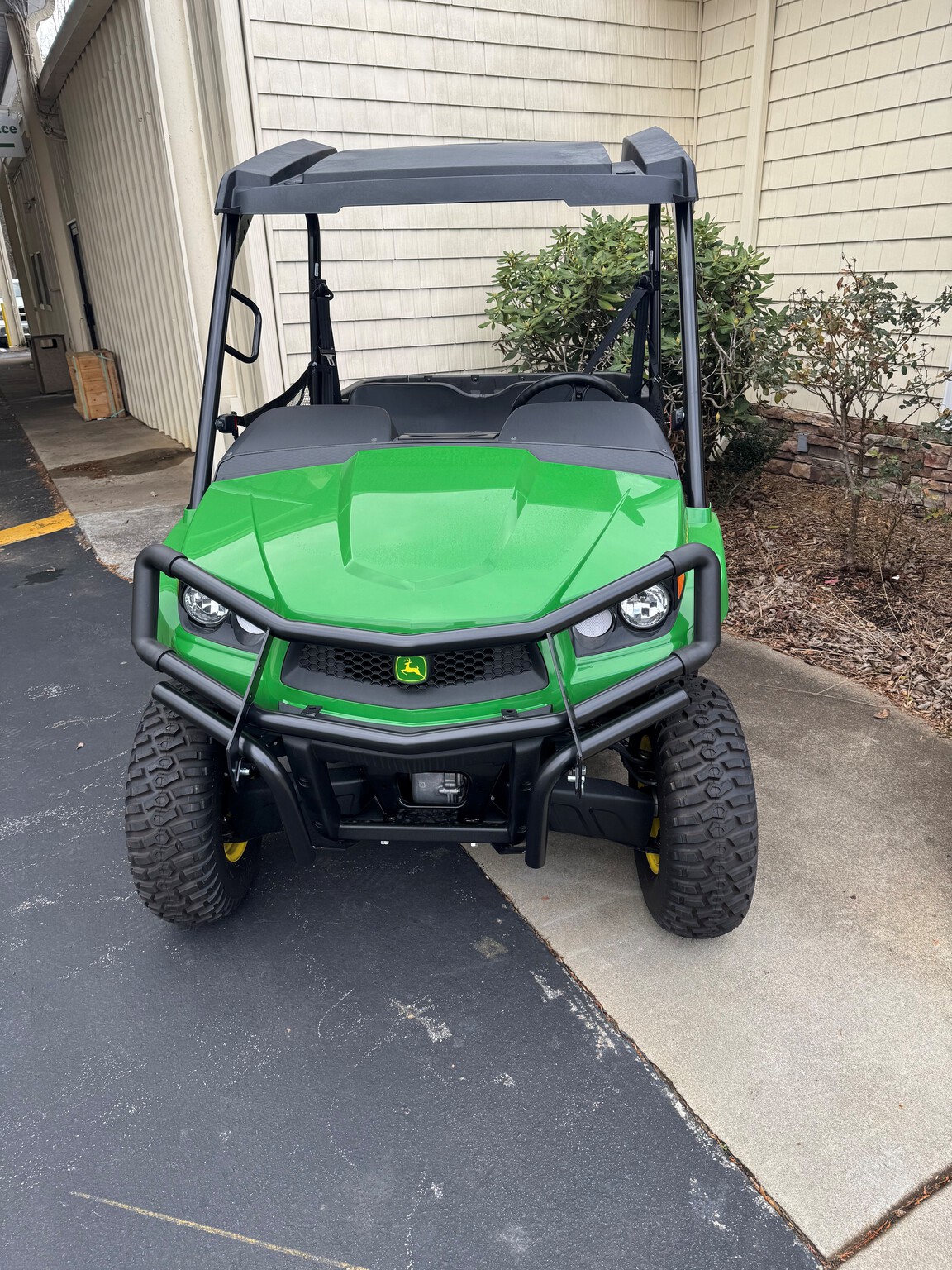 2025 John Deere XUV560E Image 1