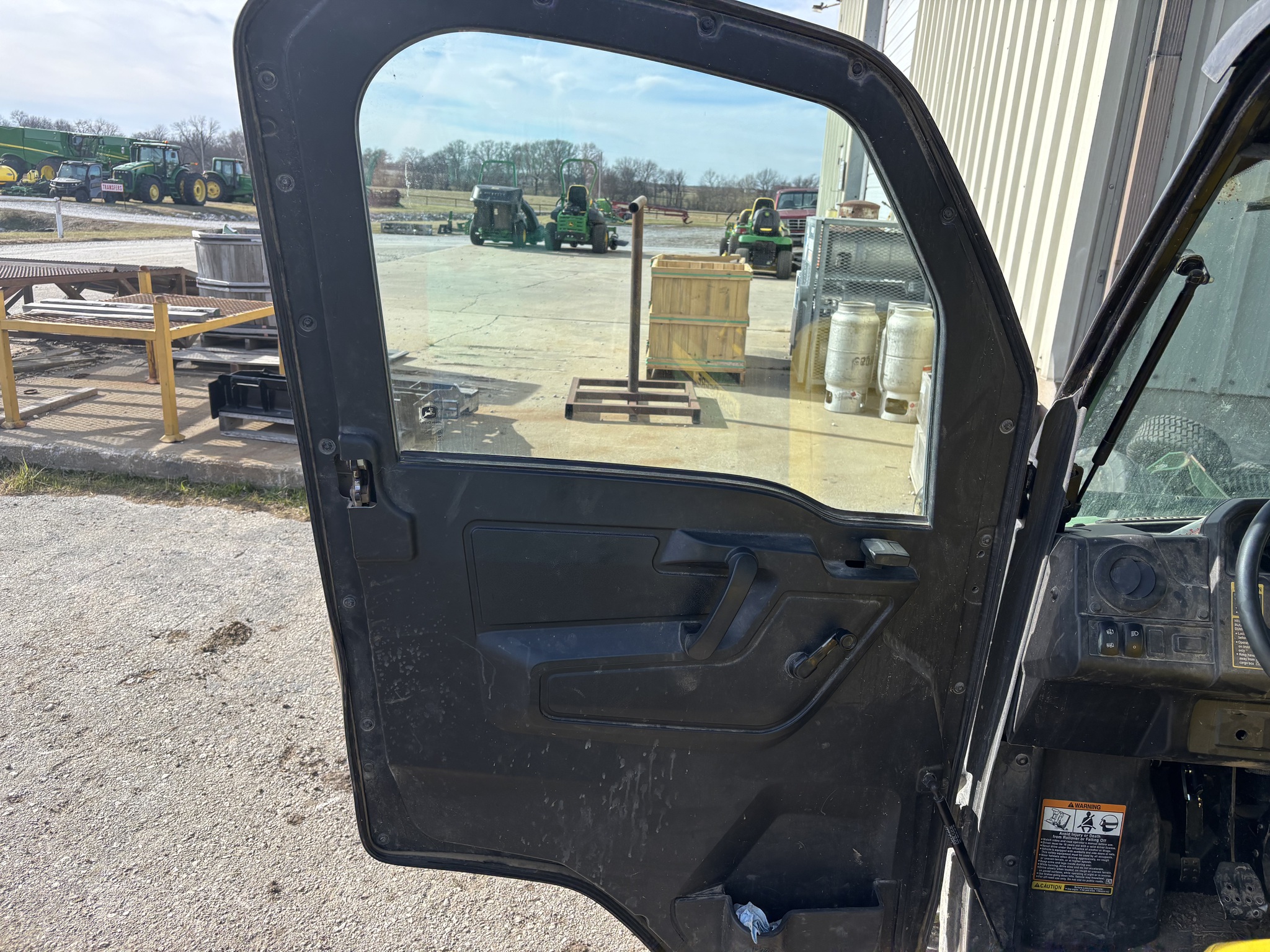  2018 John Deere XUV 835M at Heritage Tractor in Clinton, MO