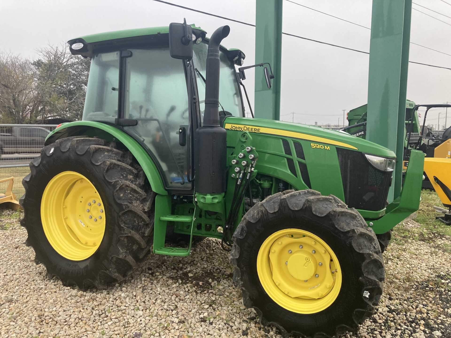 2025 John Deere 5120M Image 4