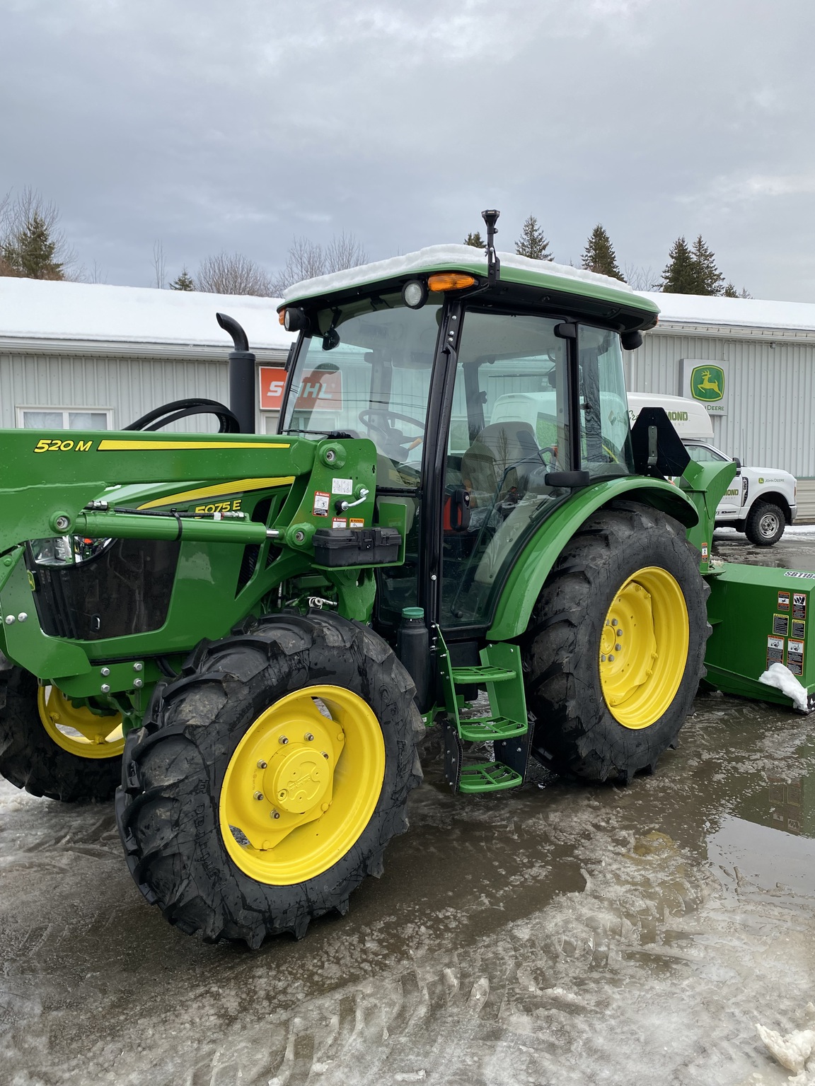 2024 John Deere 5075E Image 8