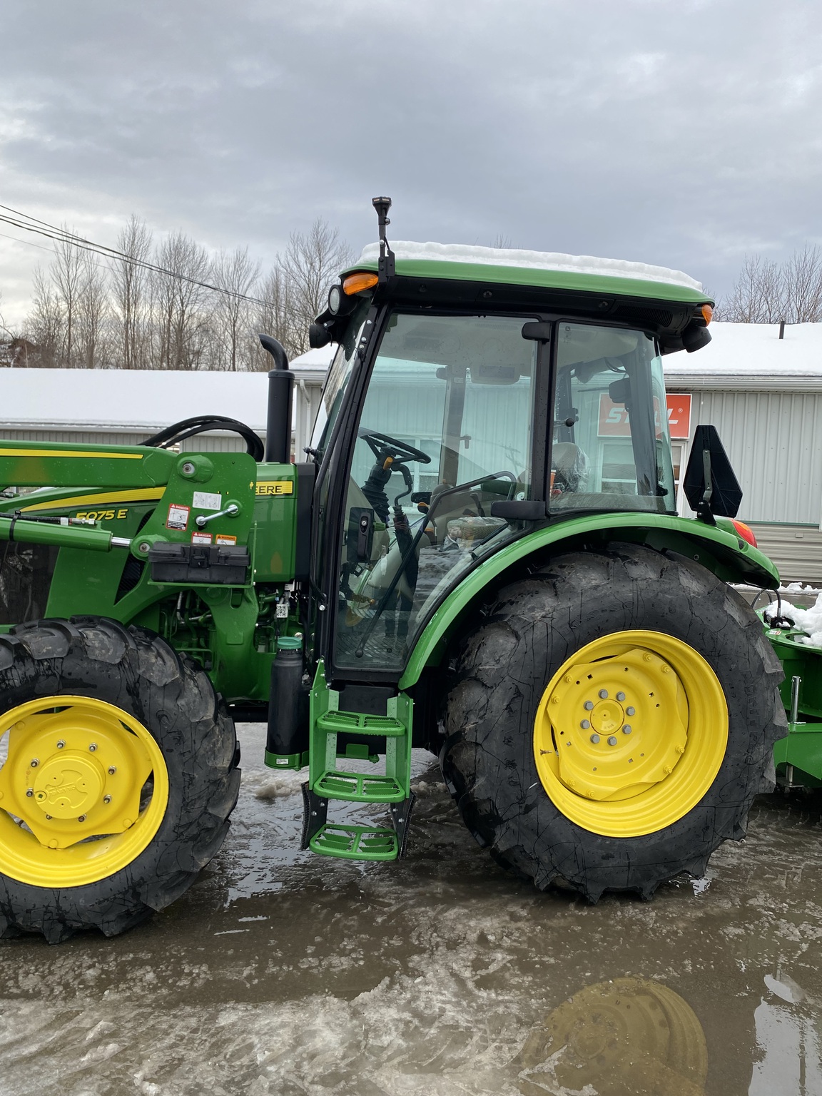 2024 John Deere 5075E Image 2