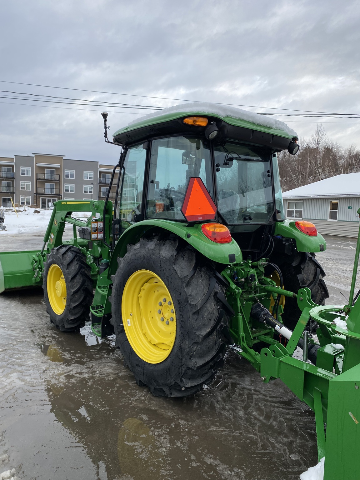 2024 John Deere 5075E Image 3