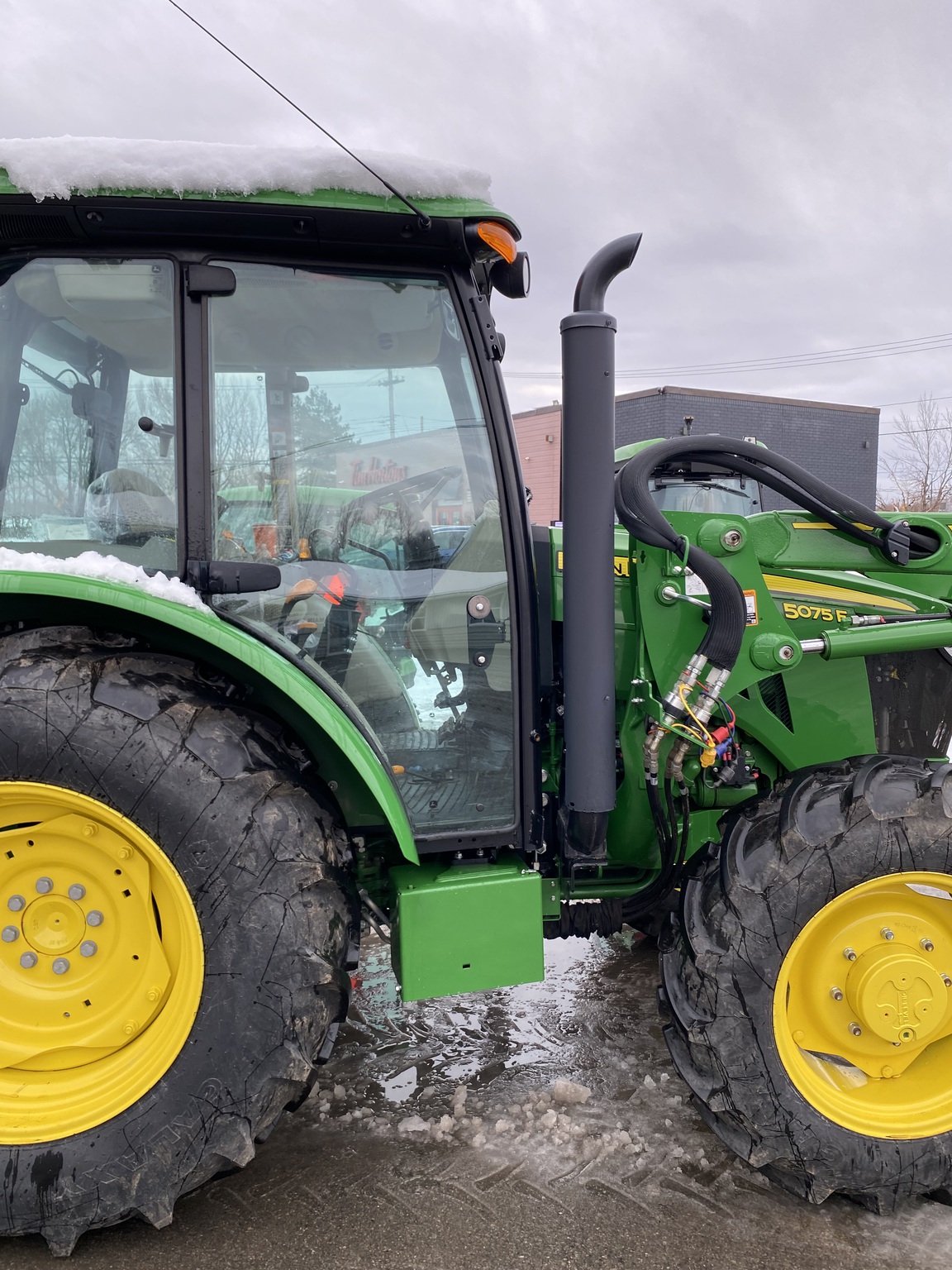 2024 John Deere 5075E Image 9
