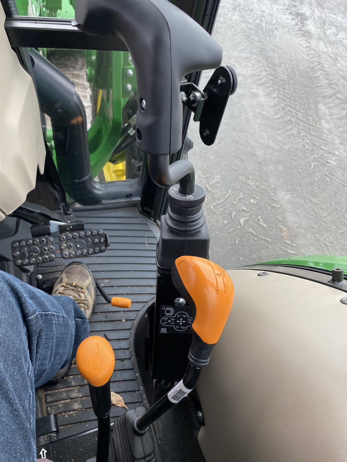 2024 John Deere 5075E Image 18